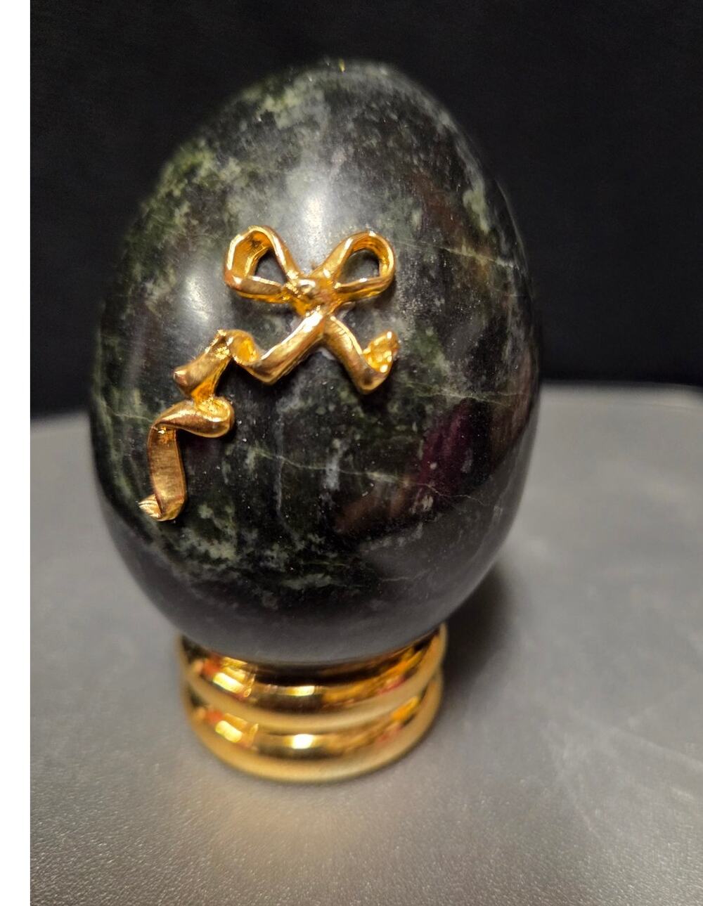 Dark Green Black Marble Egg Gold Bow Stand 1988 Franklin Mint Taiwan